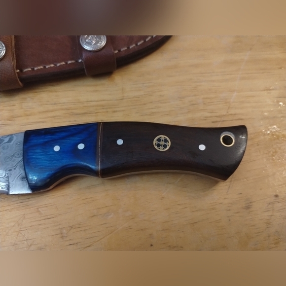 New Damascus steel blade men's hunting knife with sheath - Picture 3 of 8